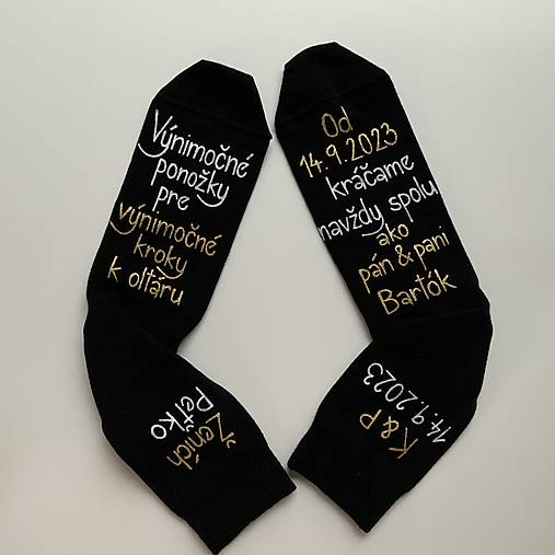 Maľované ponožky pre ženícha (s nápisom na narte aj nad členkom)