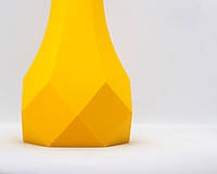 Dekorácie - Jednoduchá kosoštvorcová váza s metalickým efektom / Moderná dekorácia do domácnosti - 15735514_