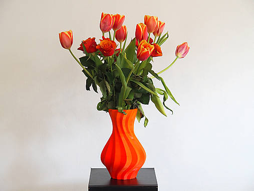 Klasická špirálová váza v rôznych farebných kombináciách / Nádherná dekorácia na Váš stôl