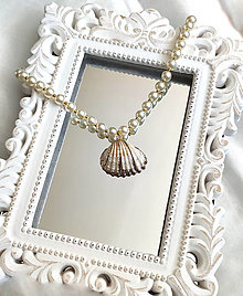 Náhrdelníky - Perlový náhrdelník s mušľou - 15738544_