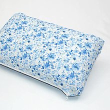Úžitkový textil - Modré akvarelové kvety na bielej - obliečka na cestovný vankúš - 15736893_