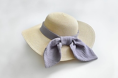 Čiapky, čelenky, klobúky - Dámsky  klobúk  s mušelínovou mašlou - 15739301_