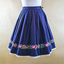 Sukne - Modrá skladaná folklórna sukňa s výšivkou - 15739366_