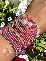 Náramky - Náramok tkaný z rokajlových korálok Preciosa, jemný ružový a zlatý vzor - 15739833_