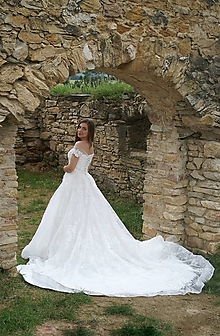 Šaty - Dlhé svadobné šaty s vlečkou - 15742247_