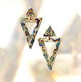 Náušnice - Napichovacie náušnice biele s modro-zlatým ornamentom, striebro Ag - 15742143_