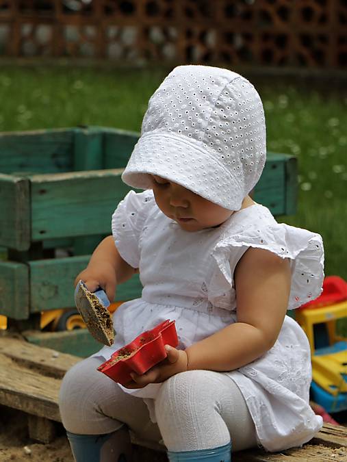 Letný detský čepiec Nela madeira biela