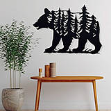 Medveď a lesná silueta - vyrezávaná dekorácia