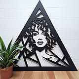 Ženská tvár v trojuholníku - abstraktná dekorácia