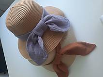Čiapky, čelenky, klobúky - Dámsky  klobúk  sklopený (s mašlou) - 15745584_