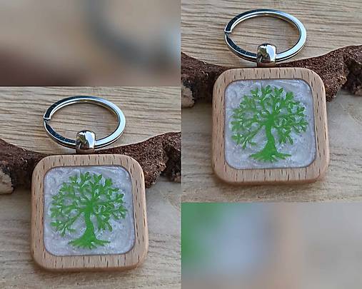 Iné šperky - Drevená kľúčenka z dreva a živice podľa želania . Kľúčenka je gravírovaná a zaliata živicou na jeden s - 15746202_