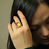 Prstene - Strieborný prsteň s dominikánskym jantárom - 15747296_