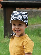 Detské čiapky - Letný detský šilt futbalové lopty na čiernej - 15747811_