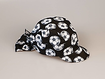 Detské čiapky - Letný detský šilt futbalové lopty na čiernej - 15747826_