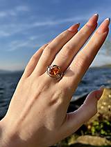 Prstene - Elegantný jantárový prsteň - 15748218_