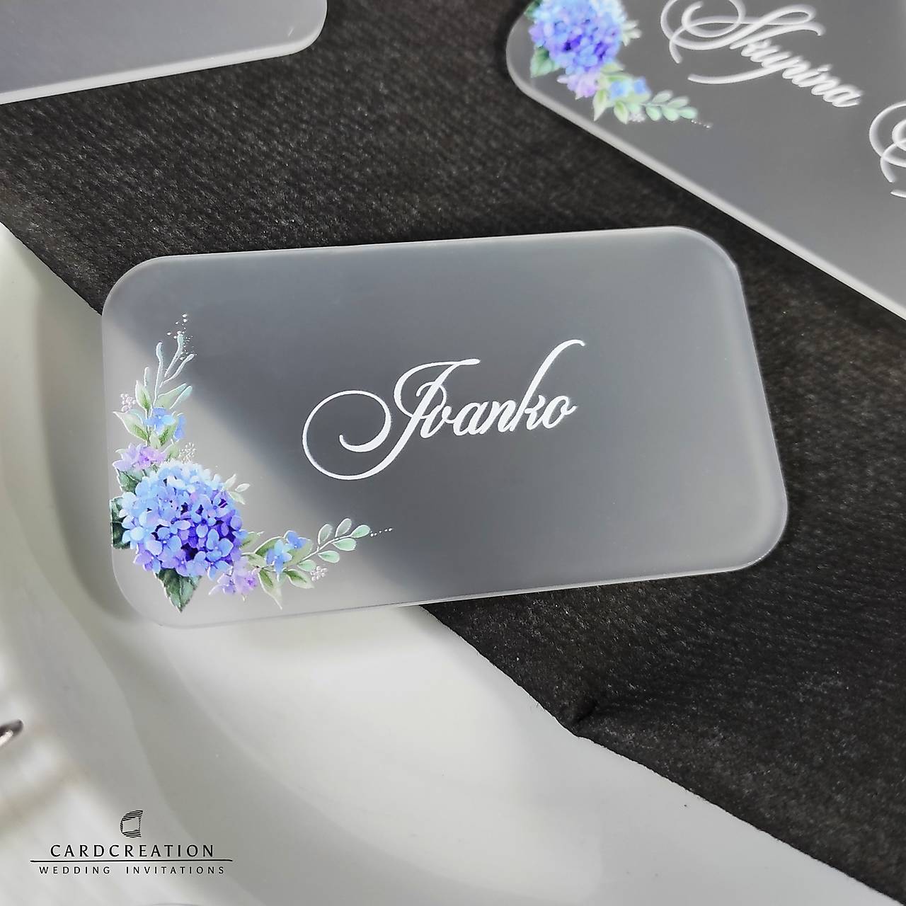 Svadobné menovky na transparentnom dymovom akryle