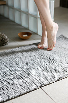 Úžitkový textil - Tkaný koberec RAYA #1 I FELT, svetlosivý - 15750024_
