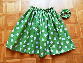 Detské oblečenie - Dievčenská zelená bodkovaná suknička + scrunchie gumička do vlasov - 15752002_