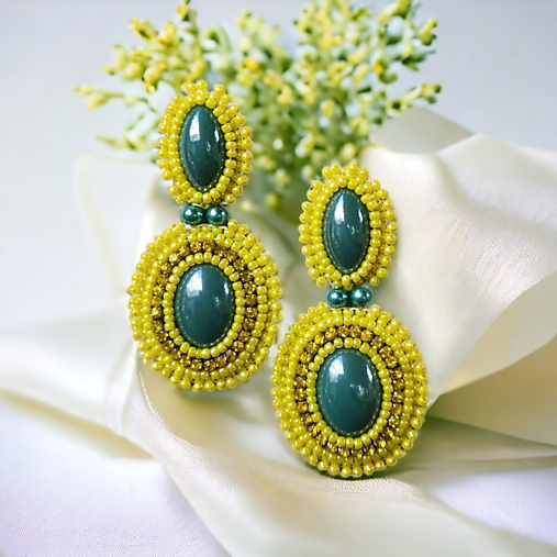 Náušnice - Napichovacie náušnice so žltou štrasovou retiazkou - 15750484_