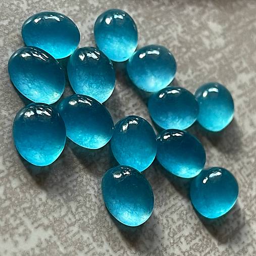 Minerály - Jadeit tyrkysový kabošon ovál / 10x8mm - 15754481_