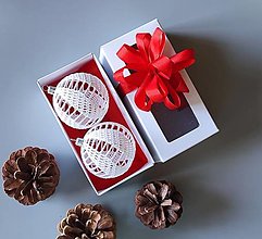Dekorácie - Háčkované vianočné guľe v krabičke - 2 ks - 15754101_