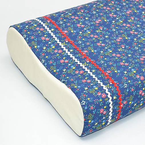 Úžitkový textil - Farebné kvietky na modrej - obliečka na anatomický vankúš - 15754968_