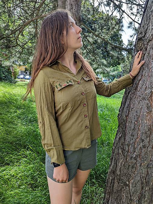 Blúzky a košele - Ľanová košela s lesným motívom – upcyklovaná - 15755122_