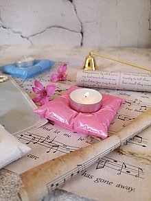 Svietidlá a sviečky - Betónový podstavec na čajovú sviečku, vankúšik (Ružová) - 15755423_