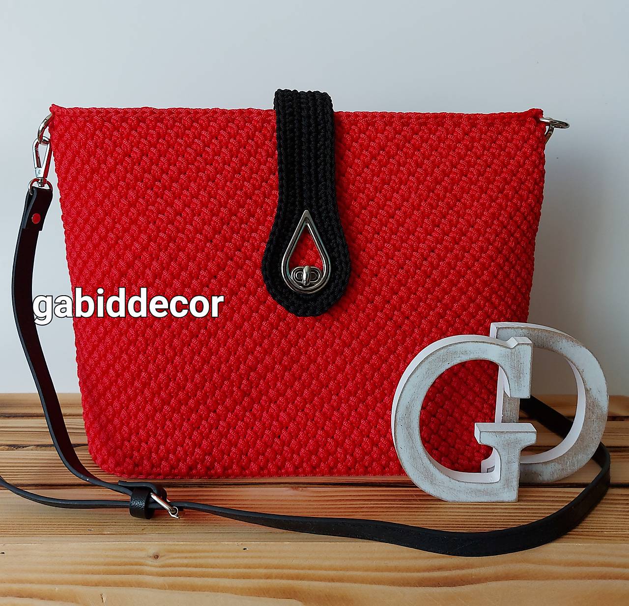 Handmade elegantná háčkovaná kabelka červeno čierna