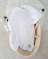 "Tuľkacia" mušelínová deka CUTE Šedé čiarky na bielej  s jemným barančekom 65x90cm 