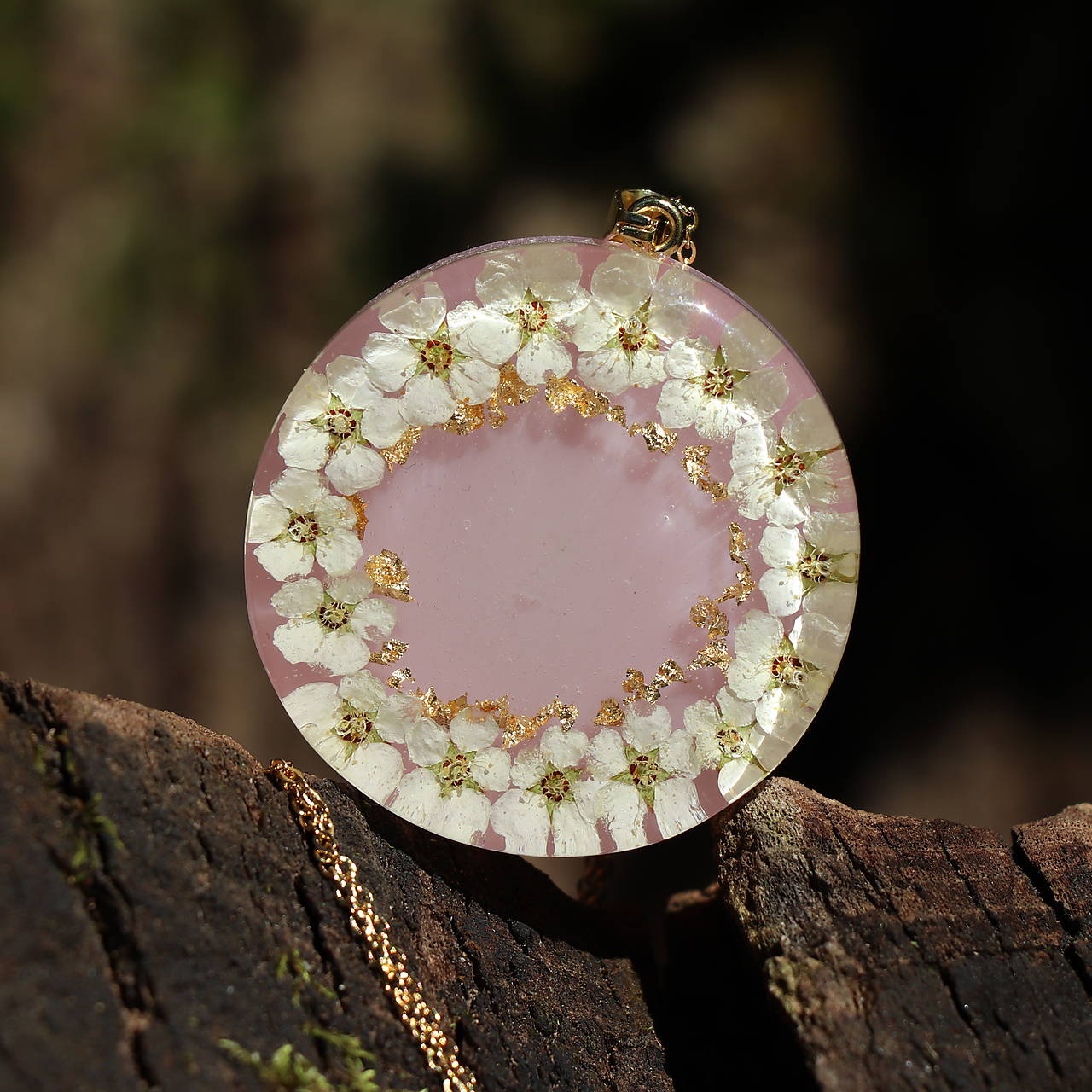 Prívesok Tavoľník v ružovom kruhu