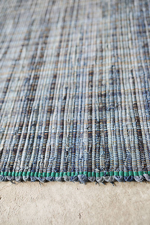 Úžitkový textil - Tkaný koberec SEVEN7 I recyklácia modrých džínsov (70x200 cm) - 15762628_