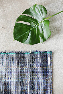 Úžitkový textil - Tkaný koberec SEVEN7 I recyklácia modrých džínsov - 15762630_
