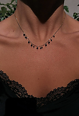 Heidi - retiazkový náhrdelník s príveskami z čierneho brúseného spinelu