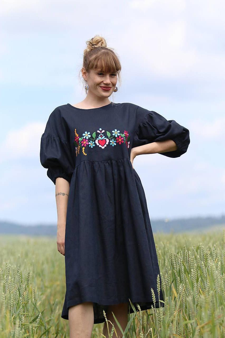 Vyšívané ľanové šaty Nežný folk