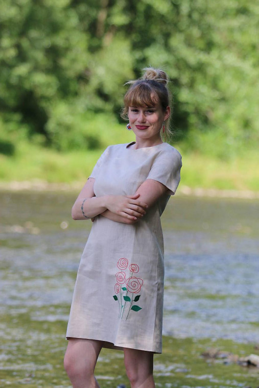 Šaty - Krátke vyšívané ľanové šaty - 15770393_