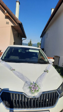 Iné doplnky - Kvetinová šerpa na svadobné auto (Fialová) - 15772456_