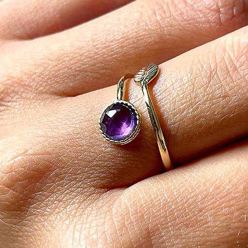 Prstene - Simple Leaf Amethyst Ag925 Gold Plated Ring / Strieborný pozlátený prsteň s brúseným ametystom - 15775287_