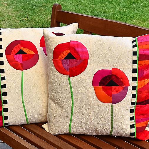 Úžitkový textil - Patchworkový polštář – vlčí máky v pozitivu - 15774217_