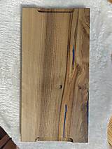 Príbory, varešky, pomôcky - Masívna doska na krájanie, drevený lopárik - orech s modrým epoxidom - 15777475_