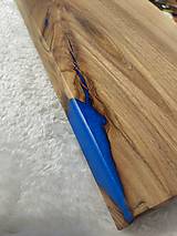 Príbory, varešky, pomôcky - Masívna doska na krájanie, drevený lopárik - orech s modrým epoxidom - 15777479_