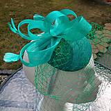Ozdoby do vlasov - Emerald klobouk s francouzským závojem - 15778093_