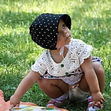 Detské čiapky - Letný detský ľanový čepiec bodka na čiernej - 15779972_