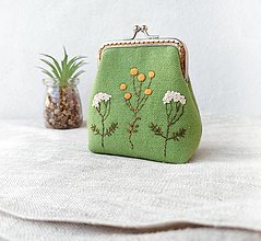 Peňaženky - Peňaženka M Oranžovožlté bobuľky - zelená - 15779913_