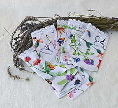 Úžitkový textil - Vrecúško na levanduľu (lúčne kvety s čipkou) - 15779662_