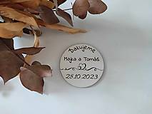 Darčeky pre svadobčanov - Drevené svadobné magnetky - kruh, srdiečka, biela - 15781054_