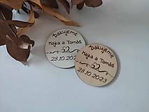 Darčeky pre svadobčanov - Drevené svadobné magnetky - kruh, srdiečka, prírodná - 15781070_
