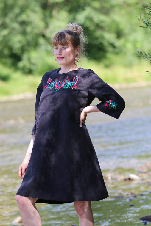 Šaty - Krátke vyšívané ľanové šaty Horská tôňa - 15780727_