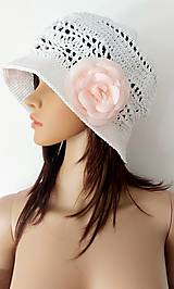 Biely klobúk  - ruža