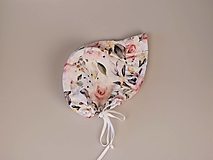 Detské čiapky - Letný detský mušelínový čepček letné ruže s riaseným šiltom - 15786895_